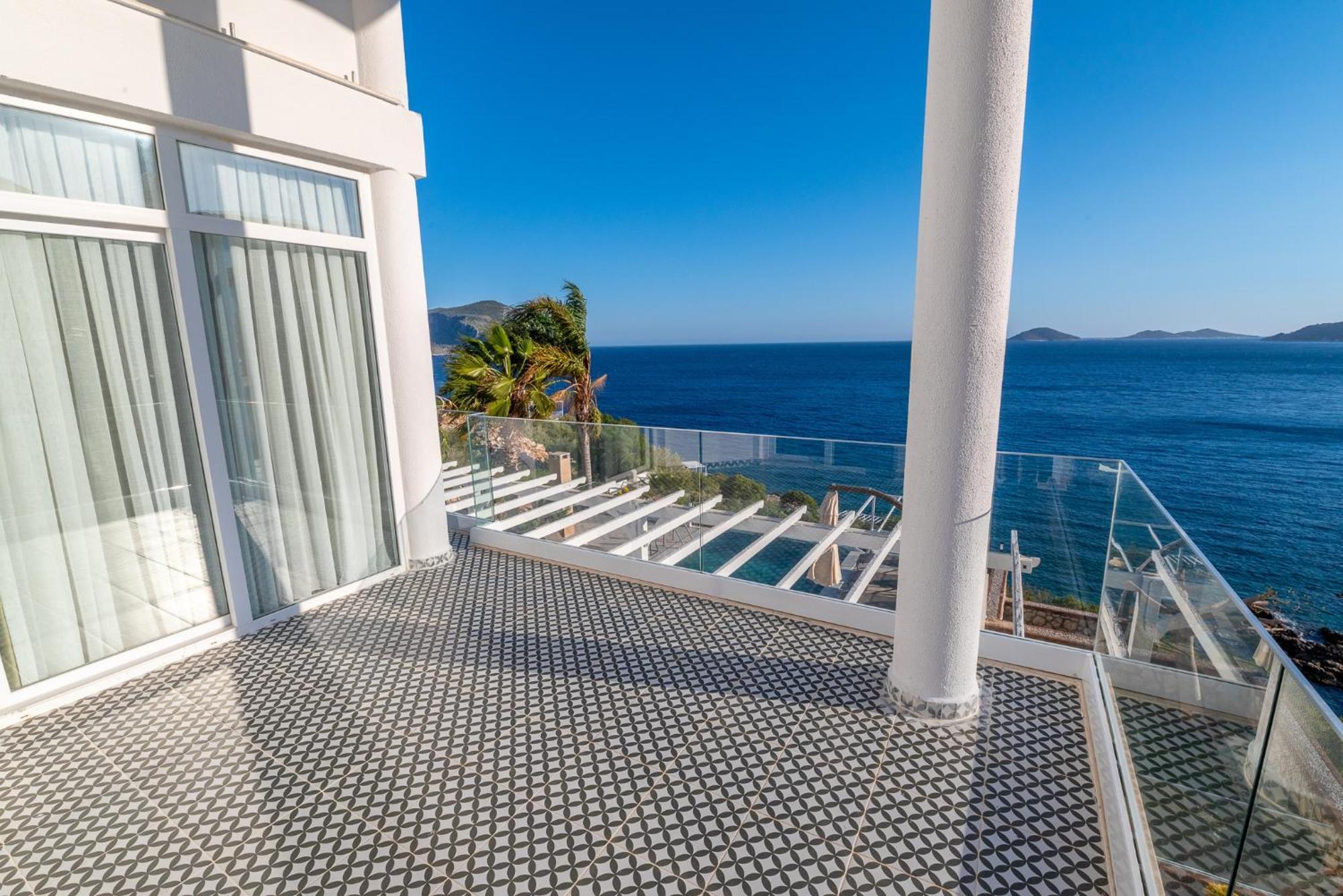 Beachfront White Villa With Private Swimming Pool Kalkan Kültér fotó